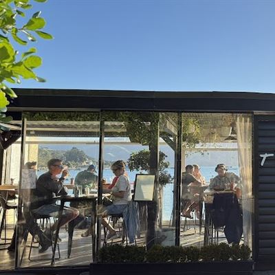 Tini Gin Bar & Eatery