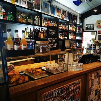 Kelly's Cafe & Bar