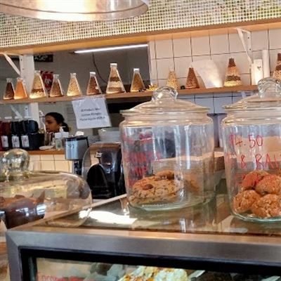 2BEES Cafe