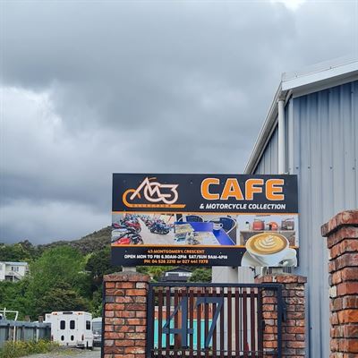 MC3 Collection & Cafe