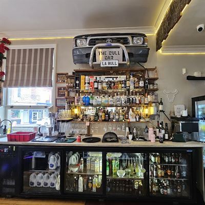 La Bull Cafe & Bar