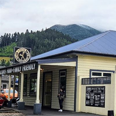 Saints Cafe, Restaurant & Bar