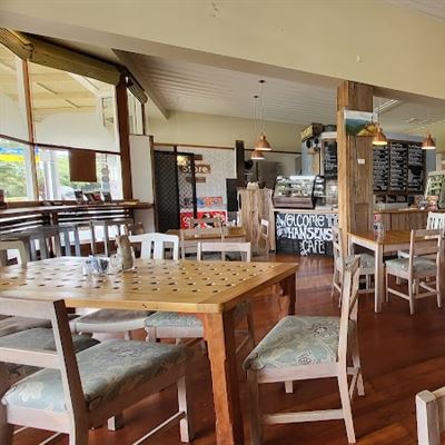 Hansen's Cafe and Store