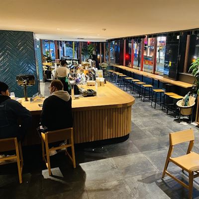 Starbucks 220 Queen St