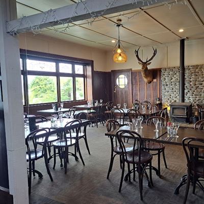 Kingfisher Restaurant And B Hathras damar