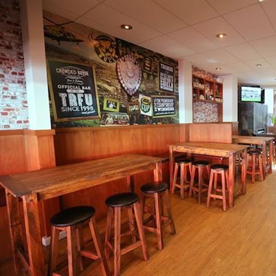 Crowded House Bar & Eatery