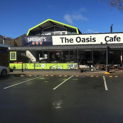 Oasis Bar & Cafe