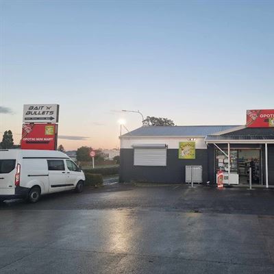 Sunlight Superette / Charleez Chicken & Chips