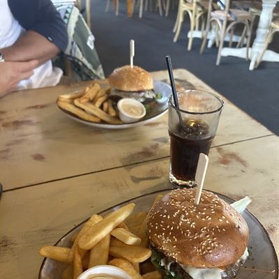 Fat Owl Bar & Eatery