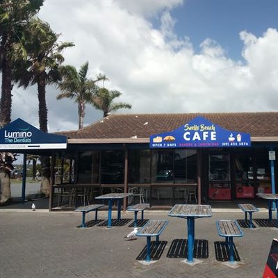 Snells Beach bakery and cafe