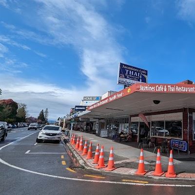 Jasmines Cafe & Thai Restaurant