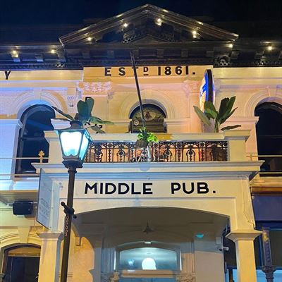 Middle Pub, Winton