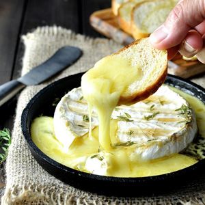 Baked Camembert Cheese Dip 