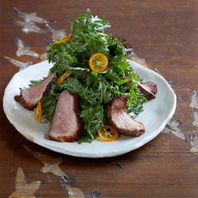 Chrysanthemum and Grilled Duck Salad
